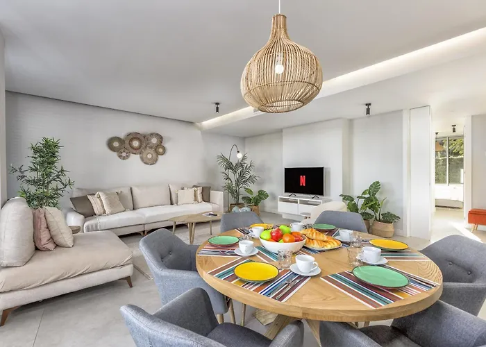 Vivi Homes - Alessio Pool, Sauna, Spa, Gym & Beach
